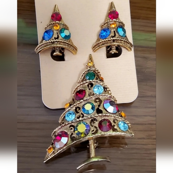 Albert Weiss Jewelry - Vintage Weiss Christmas Tree Brooch & Clip Earrings Set